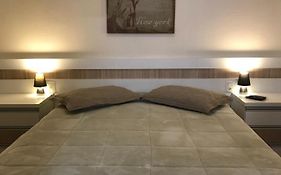 Wall Street Flat Service